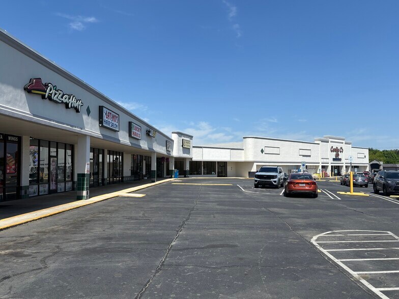 More Photos Of 801-825 Main St, Graham Unknown For Lease