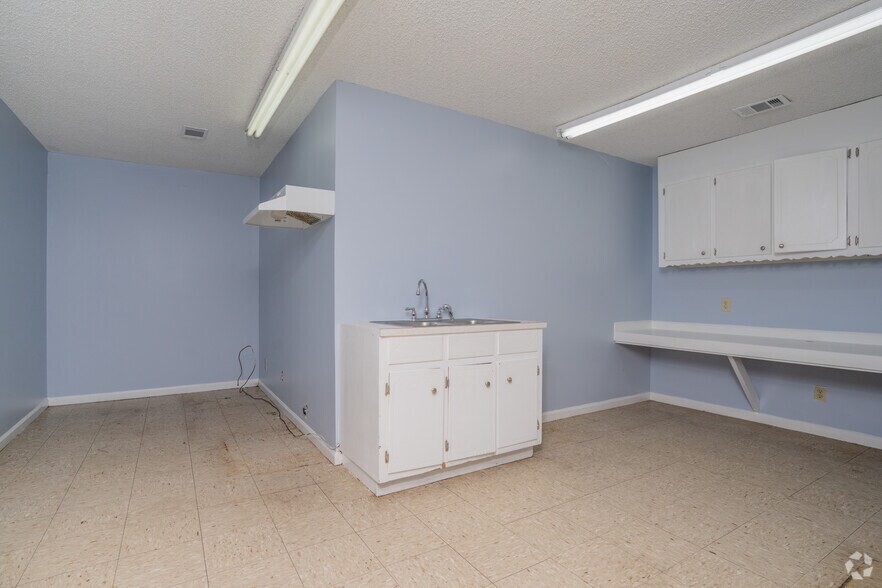 More Photos Of 1595 Highway 411 NE, Cartersville Service For Lease