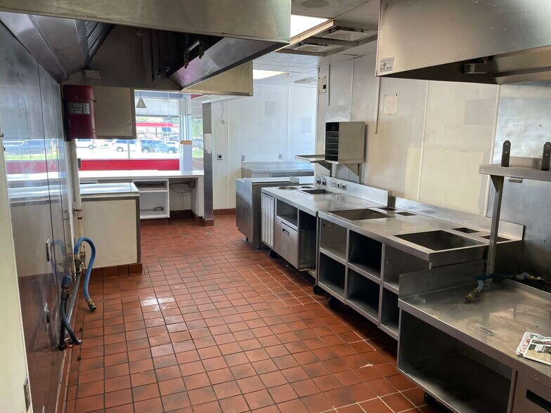 More Photos Of 405 E Emory Rd, Powell General Retail For Sale