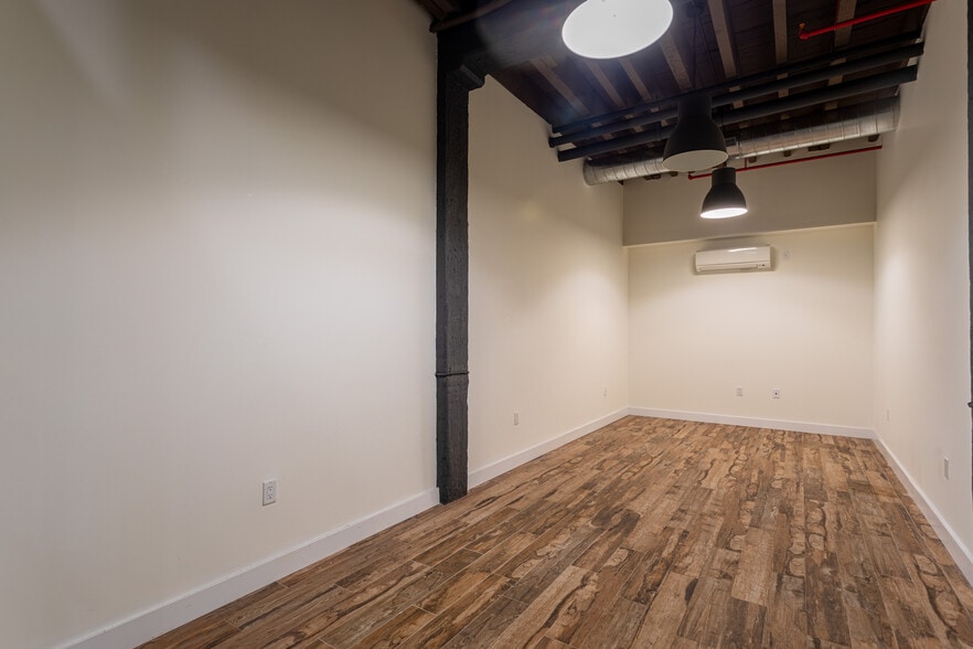 More Photos Of 51-69 9th St, Brooklyn Warehouse For Lease