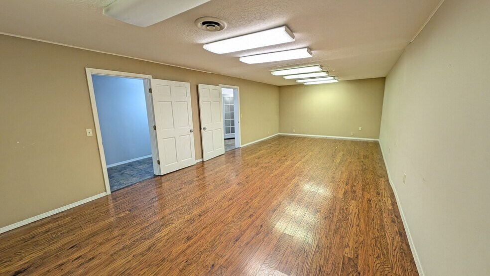 More Photos Of 126 NE 2nd Ave, Hillsboro Storefront For Sale