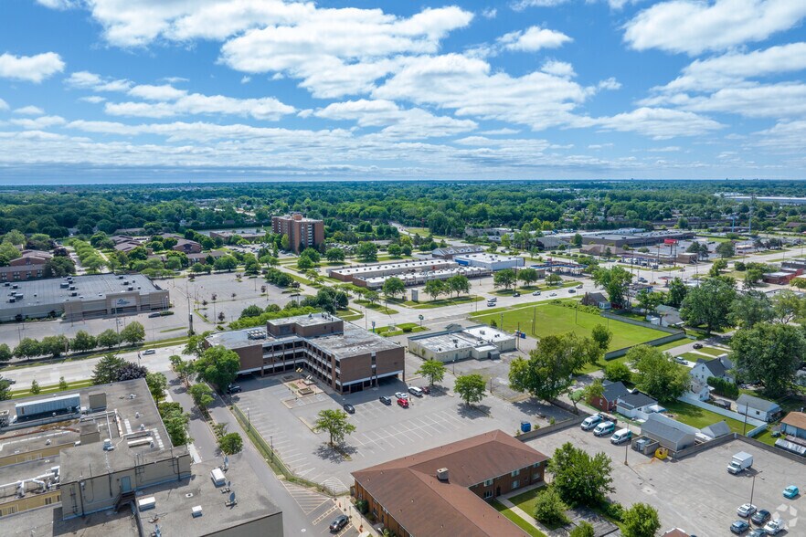 More Photos Of 27301 Dequindre Rd, Madison Heights Office For Lease