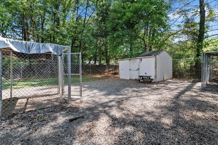 More Photos Of 3431 Waterlick Rd, Lynchburg Veterinarian Kennel For Sale