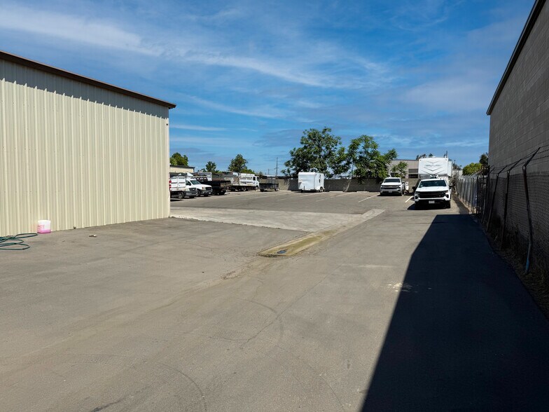 More Photos Of 4114 Armour Ave, Bakersfield Warehouse For Lease