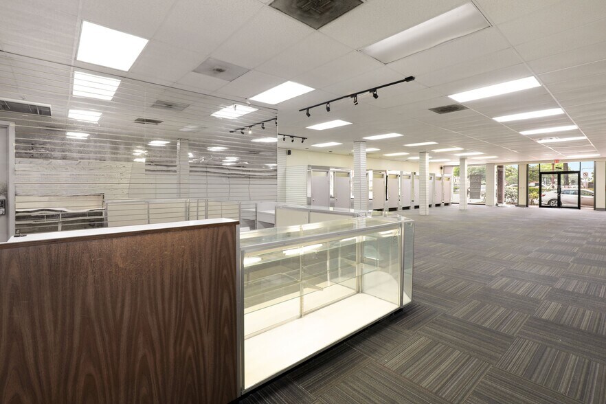 More Photos Of 1400-1410 NE 163rd St, North Miami Beach Freestanding For Lease