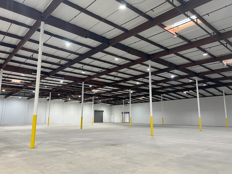 More Photos Of 2522 E 37th St, Vernon Distribution For Lease