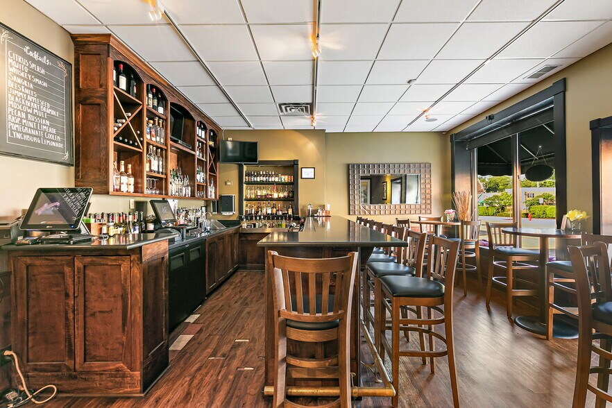 More Photos Of 112 S Maple St, Sycamore Restaurant For Sale