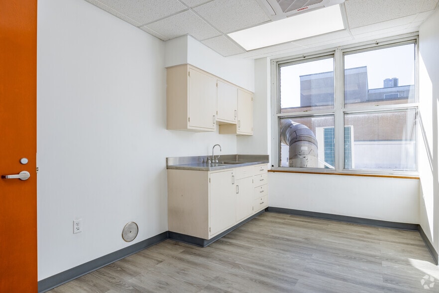 More Photos Of 206 Bergen Ave, Kearny Medical For Lease