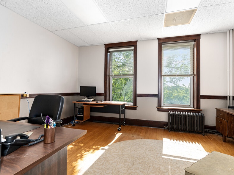 More Photos Of 628-630 Columbus St, Ottawa Loft Creative Space For Sale