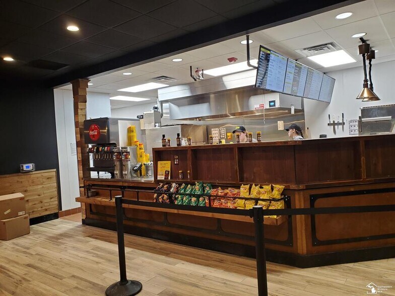 More Photos Of 102 Cabela Suite E, Dundee Specialty For Sale