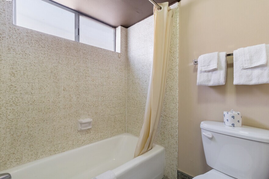 More Photos Of 1243 E Main St, Barstow Hotel For Sale