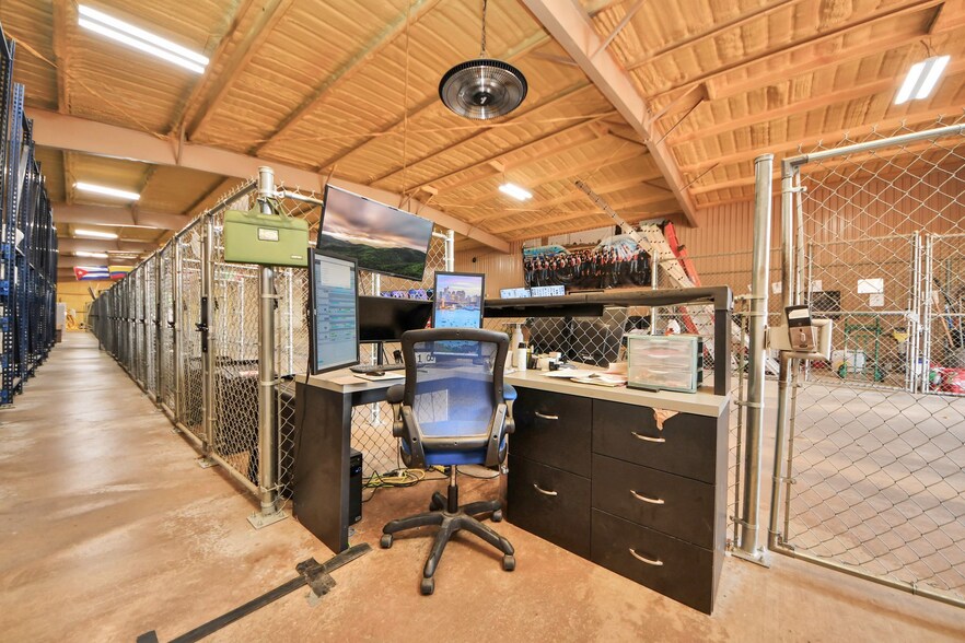 More Photos Of 10814 Woodedge Dr, Houston Warehouse For Sale