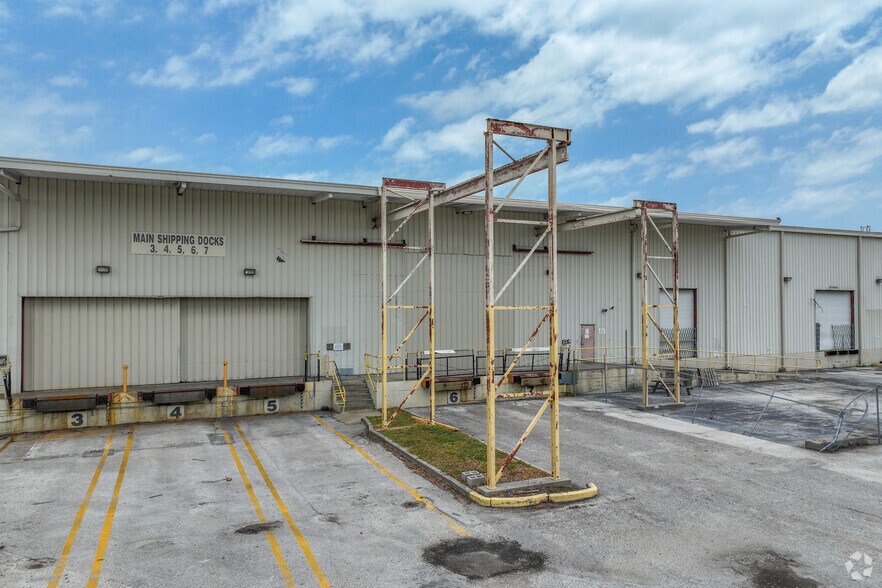 More Photos Of 6750 N Bryan Dairy Rd, Seminole Distribution For Sale
