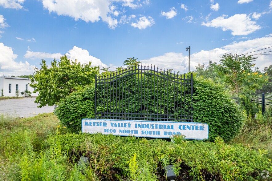 More Photos Of 1000 N South Rd, Scranton Warehouse For Lease