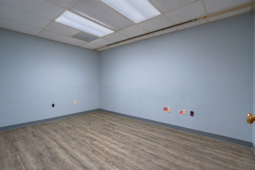 More Photos Of 2428 Walbert Ave, Allentown Flex For Lease