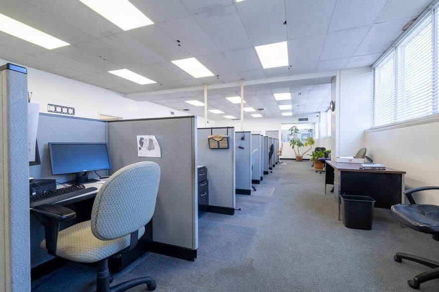 More Photos Of 630 Market St, Steubenville Office For Sale