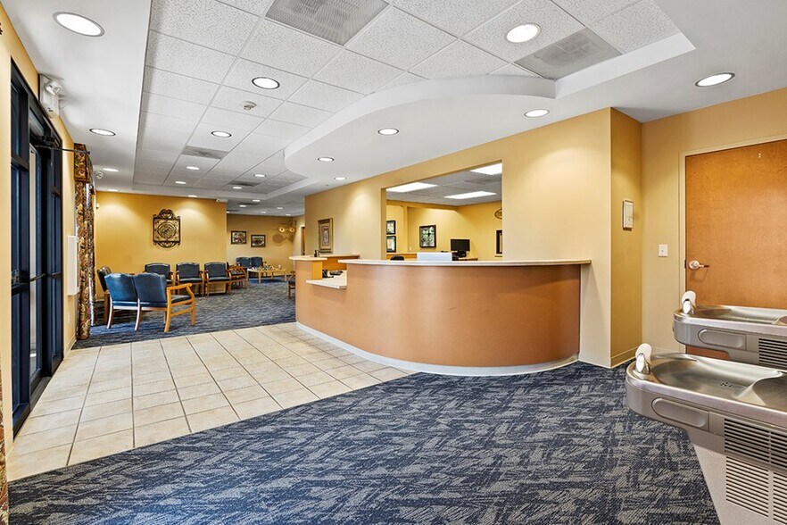 More Photos Of 202 Overland Dr, Greenwood Medical For Lease