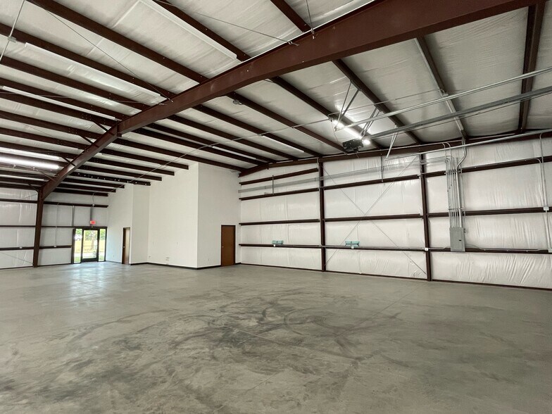 More Photos Of 1604 Martinez ln, Wylie Warehouse For Lease