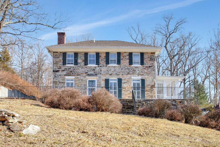 More Photos Of 14943 York Rd, Sparks Glencoe Specialty For Sale