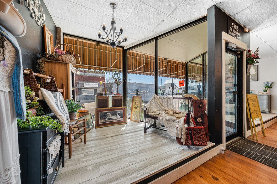 More Photos Of 811 Oregon St, Oshkosh Restaurant For Sale