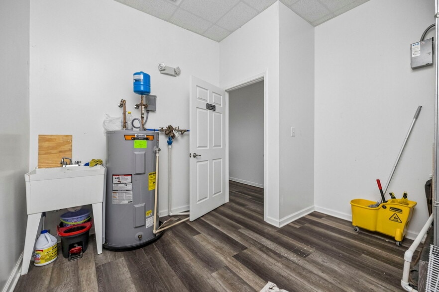 More Photos Of 206 Claire Ave, Oak Grove General Retail For Lease