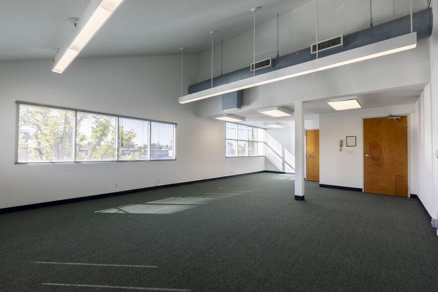 More Photos Of 711 E Wardlow Rd, Long Beach Office For Lease