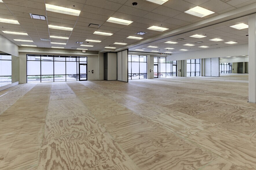 More Photos Of 135th St And Metcalf Ave, Overland Park Unknown For Lease