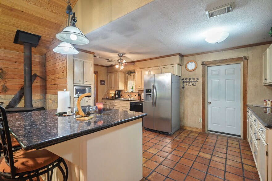 More Photos Of 19493 Keenan Cut Off Rd, Montgomery Office Residential For Sale