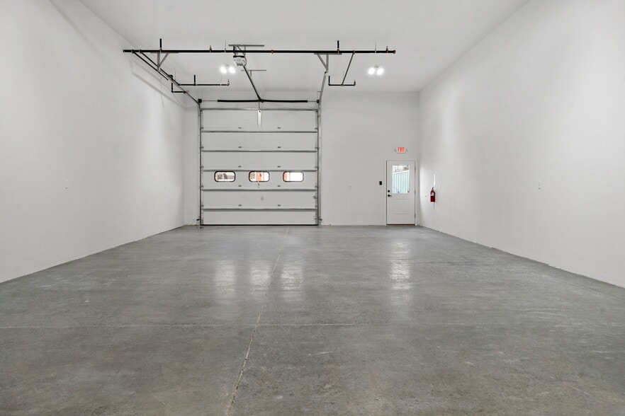 More Photos Of 46 Maple Ave, Schenectady Warehouse For Lease