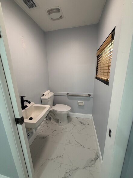 More Photos Of 100 Lake Shore Dr, Altamonte Springs Medical For Lease