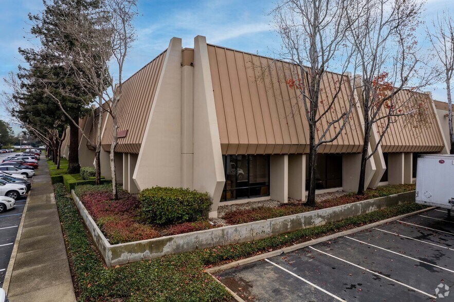 More Photos Of 30944-30956 San Clemente St, Hayward Warehouse For Lease