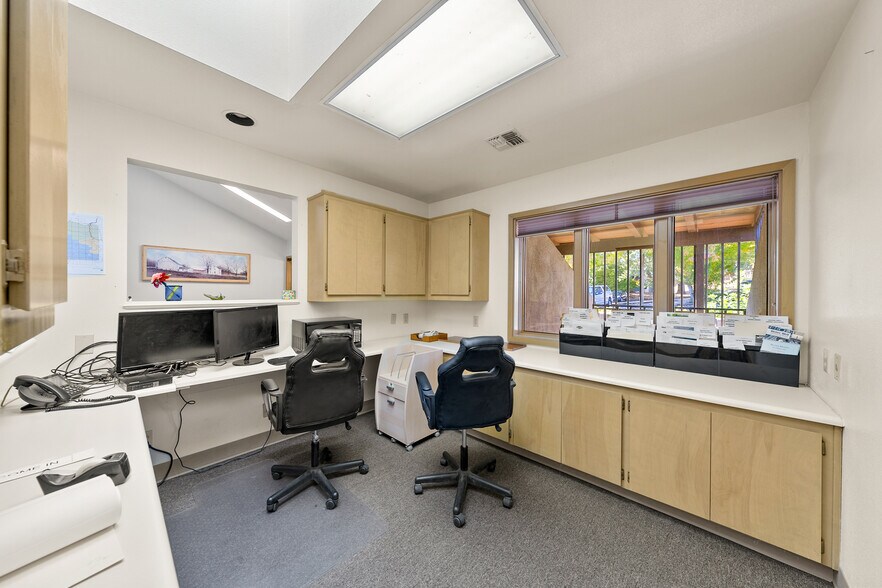 More Photos Of 700 NW Dimmick St, Grants Pass Specialty For Sale