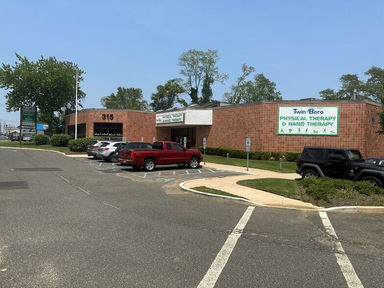 More Photos Of 315 Rt 35, Red Bank Medical For Lease