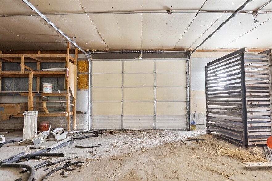 More Photos Of 211 Lee St, Saginaw Manufacturing For Sale