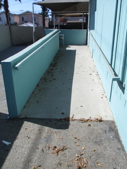 More Photos Of 9900-9904 S Central Ave, Los Angeles Schools For Lease
