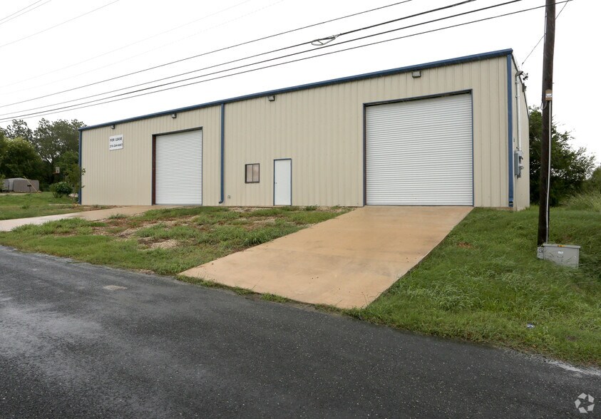 Primary Photo Of 9322 Kneupper Ln, Converse Warehouse For Lease