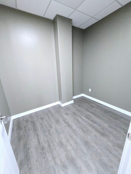 More Photos Of 8524 Jasper Av NW, Edmonton Apartments For Lease