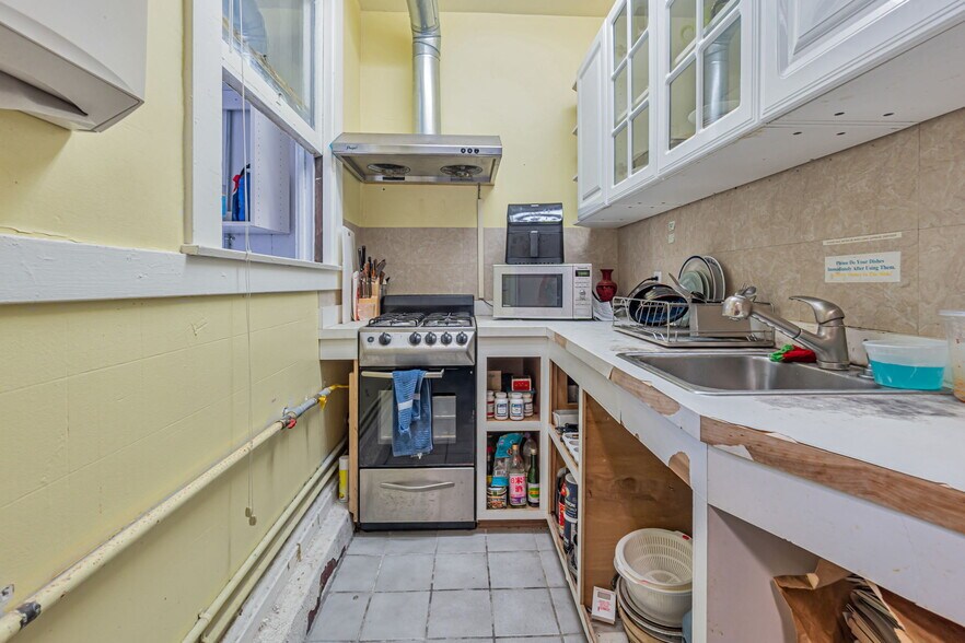 More Photos Of 1014 Clement St, San Francisco Storefront Retail Office For Sale