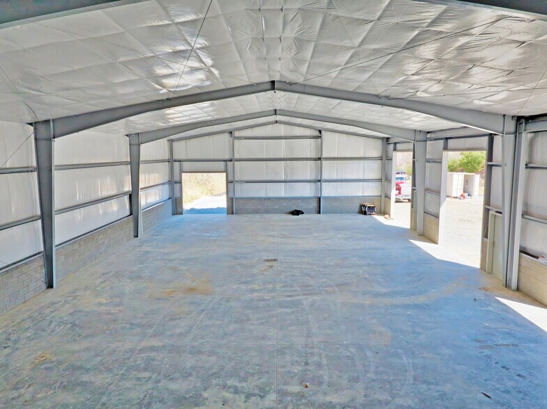 More Photos Of 985 Upward Rd, Flat Rock Warehouse For Lease