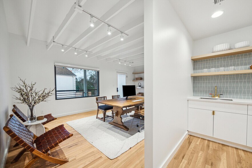 More Photos Of 2412 Bartlett St, Houston Loft Creative Space For Lease