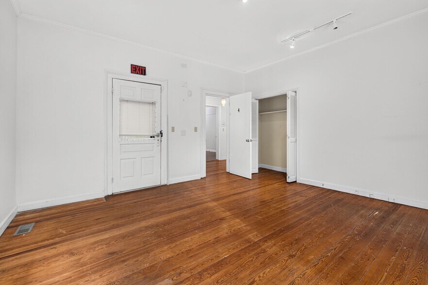 More Photos Of 117 E Salisbury St, Pittsboro Office For Sale