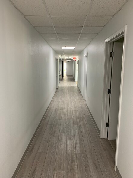 More Photos Of 12830 Cogburn Ave, San Antonio Light Distribution For Lease