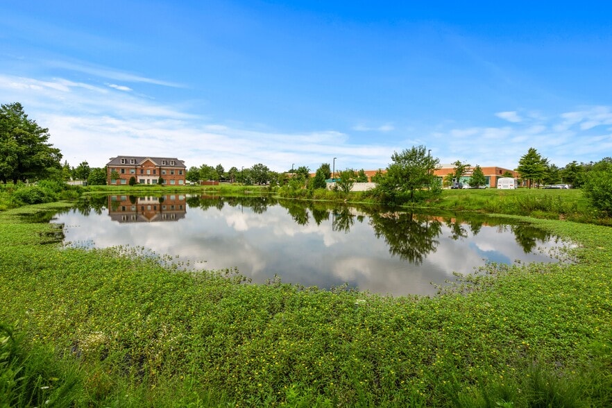 More Photos Of 4229 Lafayette Center Dr, Chantilly Business Park For Lease