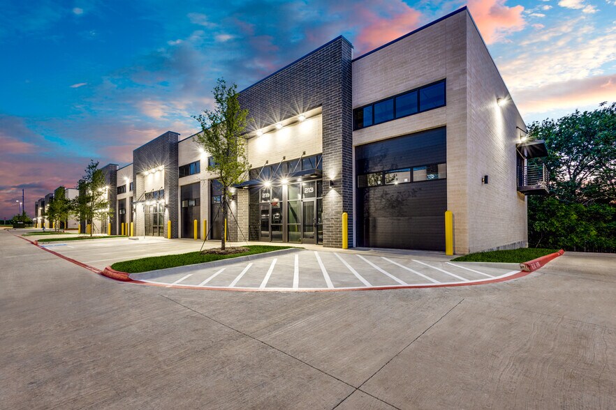 Primary Photo Of 8400 W University Dr, McKinney Flex For Lease