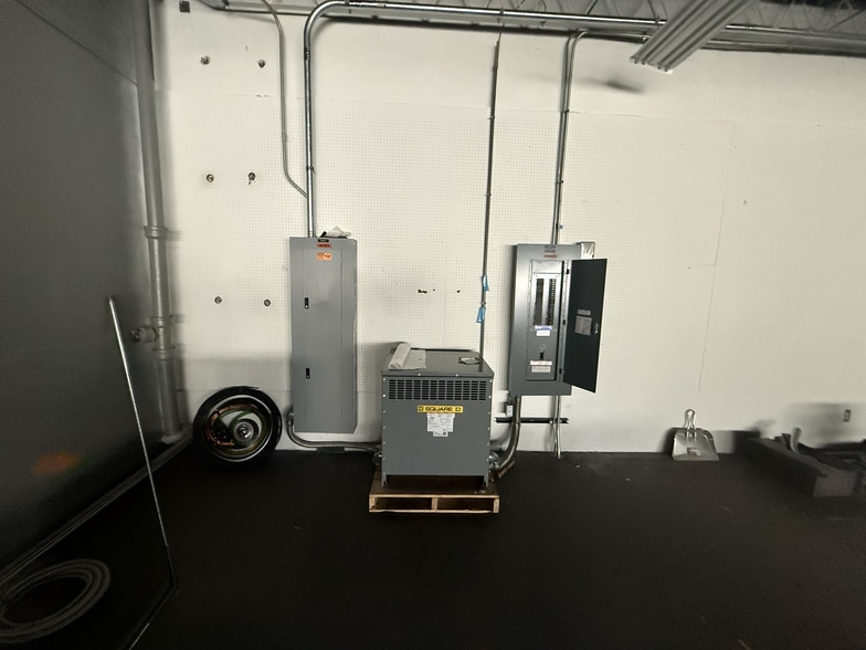 More Photos Of 3376 S Cobb Dr SE, Smyrna Freestanding For Sale