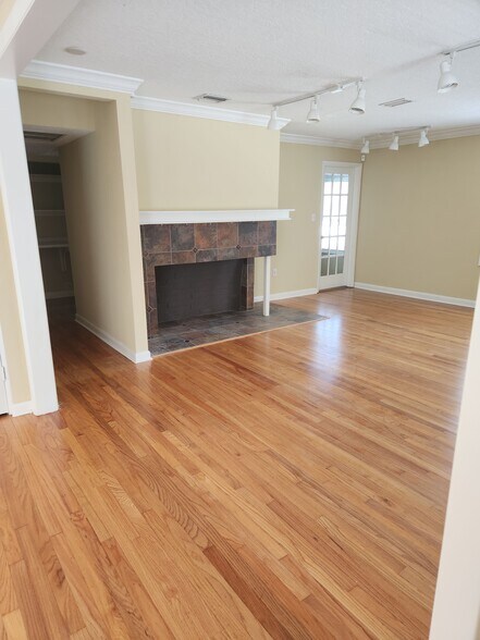 More Photos Of 1977 Dundee Dr, Winter Park Medical For Sale