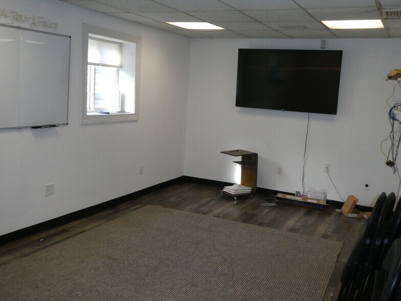 More Photos Of 127 Haddon Ave, Berlin Township Flex For Sale