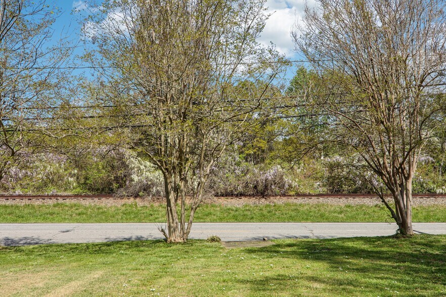 More Photos Of 111 W Crawford St, Landrum Flex For Sale