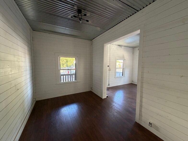 More Photos Of 1272 Oregon St, Redding Office For Sale