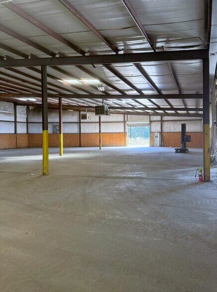 More Photos Of 210 E Sweet Potato St, Vardaman Warehouse For Lease